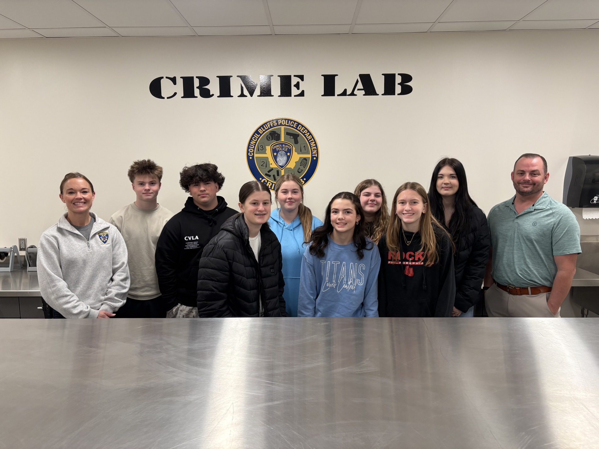 Eight LCHS students in the Council Bluffs Police Department Crime Lab with two officers.
